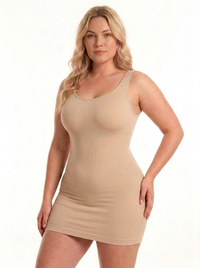 Figurschmeichelndes Kleid mit eckigem Ausschnitt
